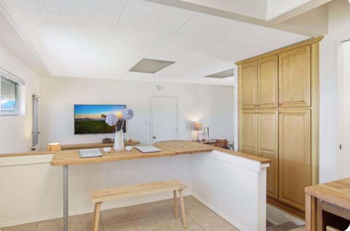 LA Home Away From Home, 3BR/2BA, Cosy Single House