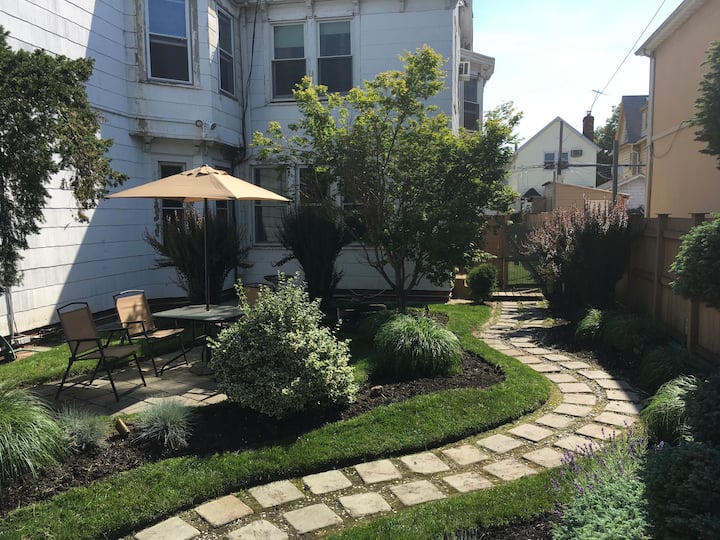 2 Bedroom Apartment Private Garden/patio
Near All - Queens