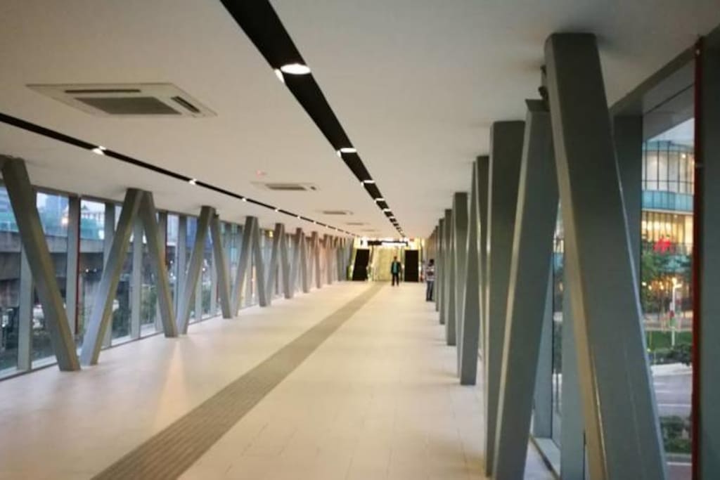 Skybridge to the LRT