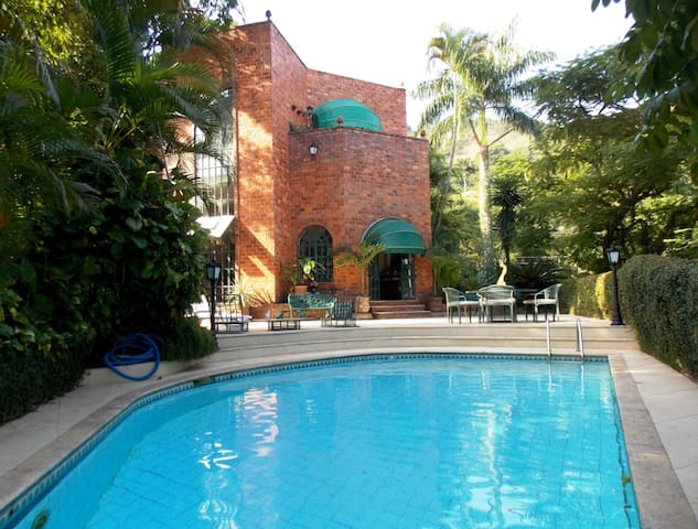 A Castle in Rio! Near Beachs and GOLF CLUB