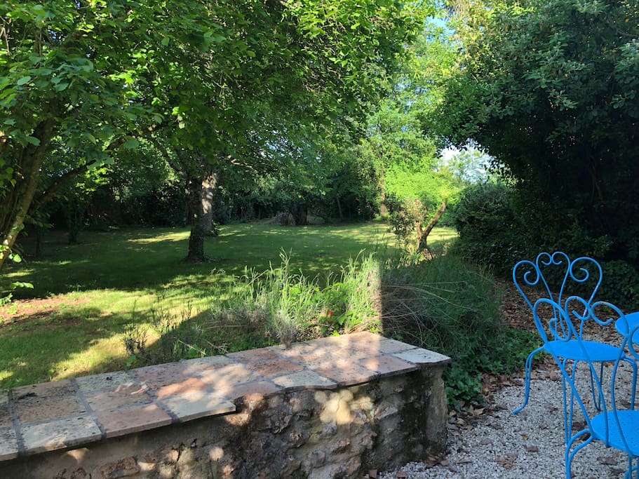 Espace extérieur arboré et ombragé , calme et silence