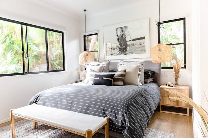 “LUXE” – Noosa Hill Home – Heated Pool gallery image 4