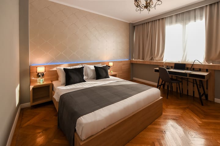 NORDIC MINIMALIST STUDIO | Netflix & Central