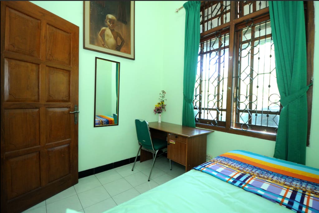 Second bedroom with working station facing outside garden.