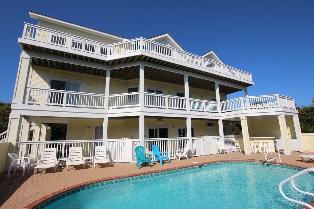 Pool,Water,Resort,Swimming Pool,Building