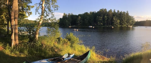 Cozy Maine Lakeside Family Cottage