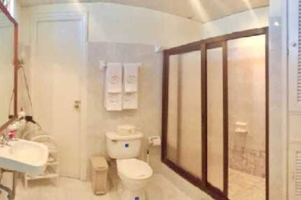 baño de habitacion 1