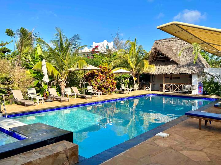 Hamia Villa: 4BR, Private Pool, Sleeps 8-10