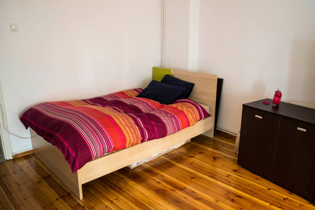 the bed (dimensions 120x200cm)