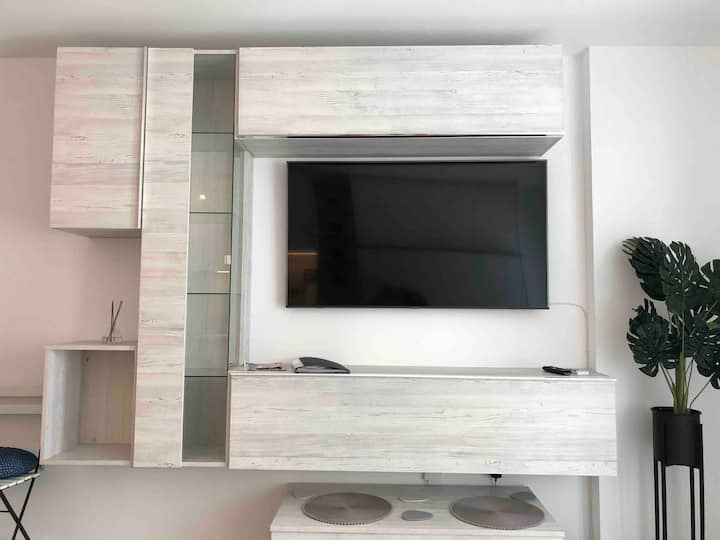 Brand New Cosy Studio Apartment In Great Location - San Roque