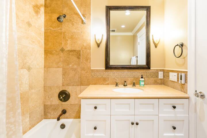 Elegant, Spacious Marina Home Parking By Golden Gate Bridge gallery image 3