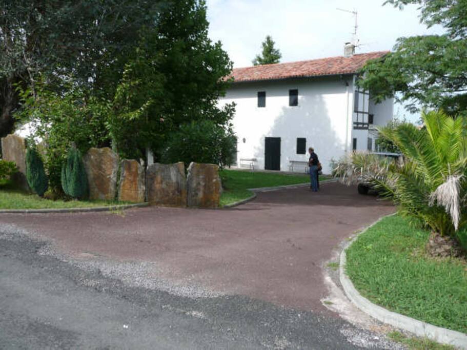 La maison depuis le chemin Iguzki Aguerria