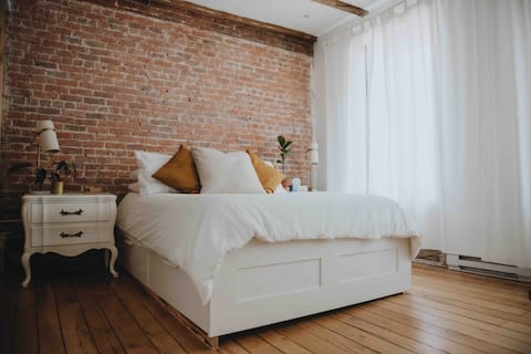 Entire Townhouse on Historic rue Champlain