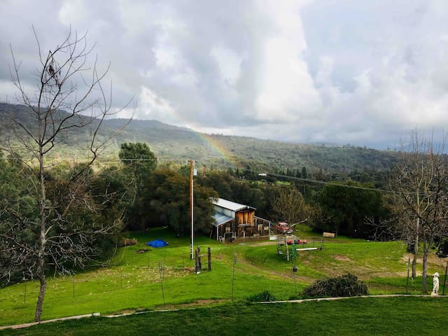 Hilltop Hideaway in Ahwahnee