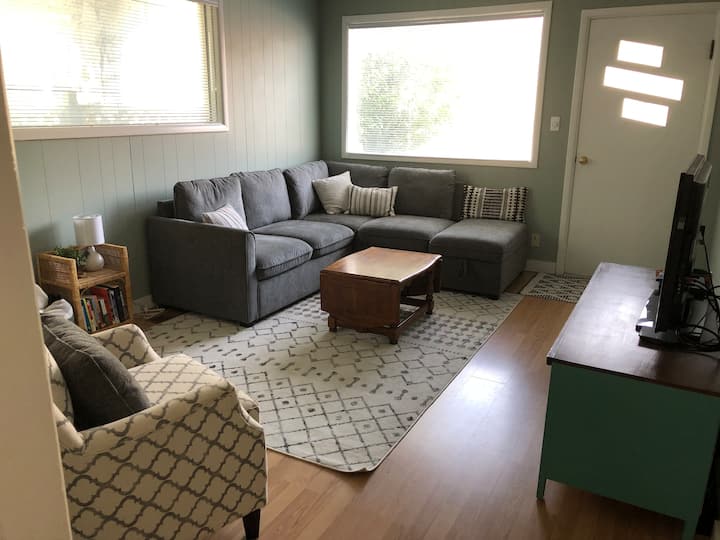 Nick's Place (with hot tub!) Houses for Rent in Crowsnest Pass, Alberta, Canada Airbnb