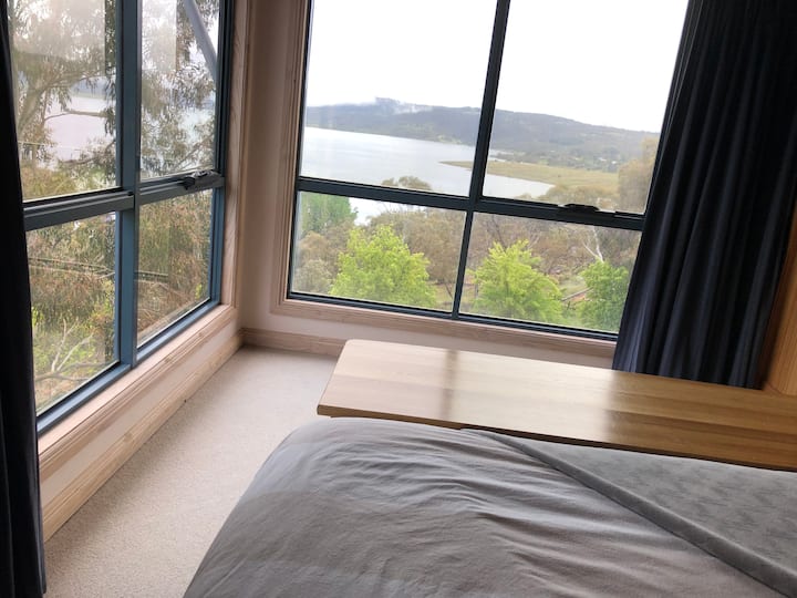 Pamje nga dhoma kryesore e gjumit 