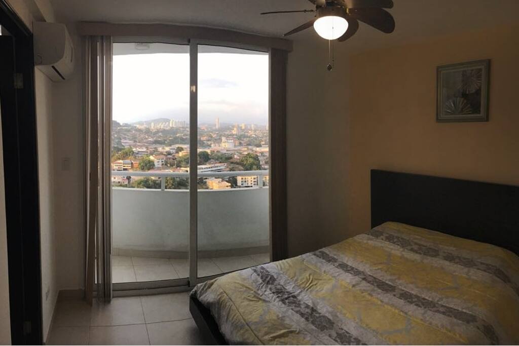 Habitación con baño privado y panorámica de la ciudad - Private bathroom and beautiful panoramic view