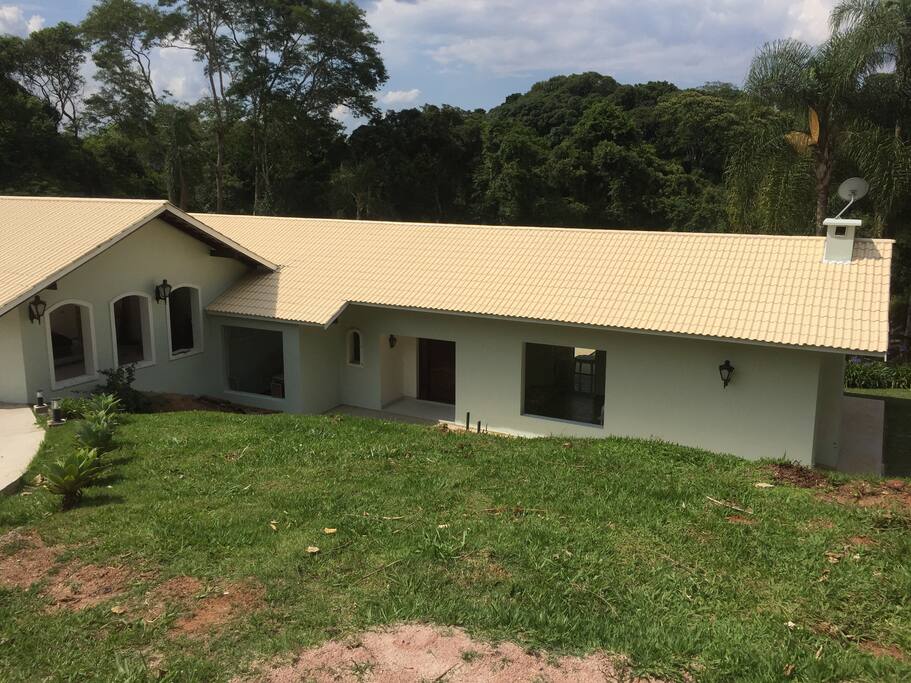 casa em condominio fechado,segurança,restaurante,quadras de tenis, quadras de futebol, centro medico