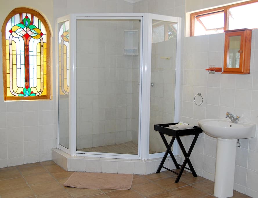 Bathroom rm 2 (Also bath)