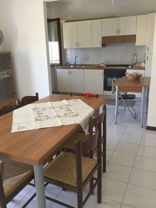Ampio salone e cucina confortevole