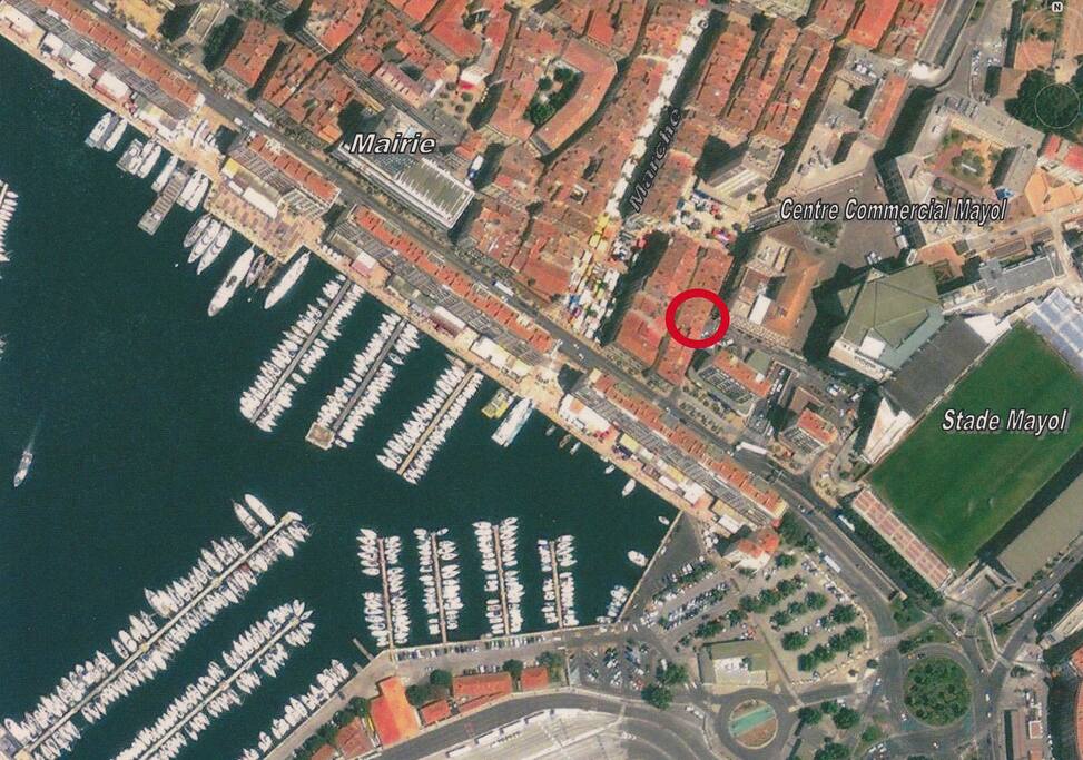 Tout près du port