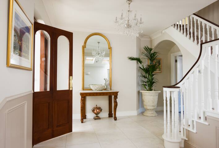 Exceptional Home in fantastic Clontarf location. gallery image 5