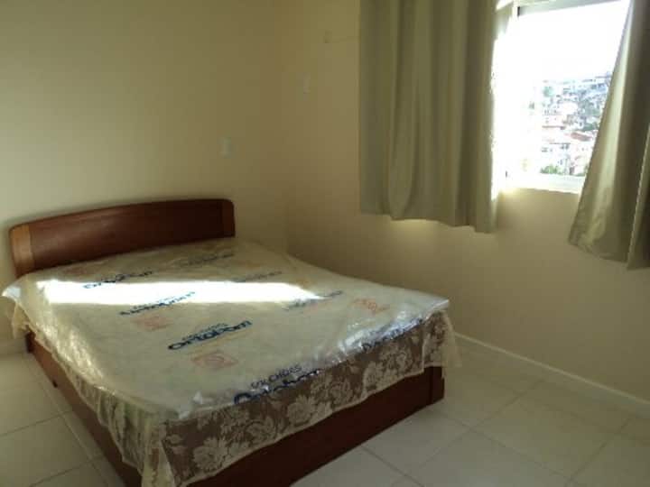 ห้องสวีทพร้อมเตียงคู่และตู้เสื้อผ้า