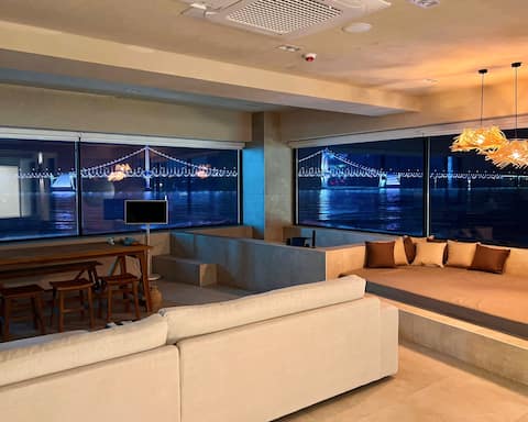 New open_1
Gwangalli Beach. Downtown
Panorama Ocean View
40 pyeong unit. 5 minutes from subway stati