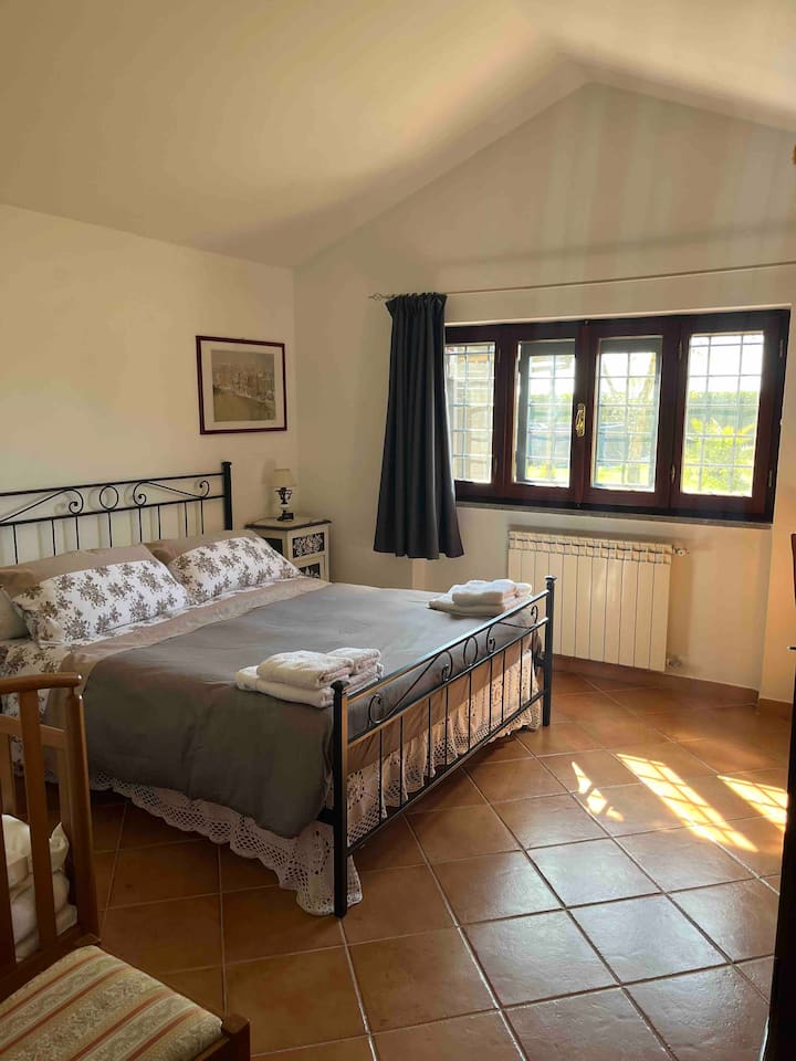 1 ห้องนอน - เตียงคู่พร้อมเตียงเด็กอ่อน