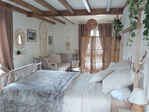 Top Airbnb: Breakfast included Secure private parking à Côte D'or