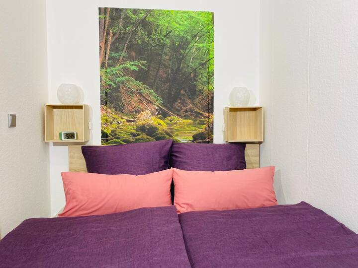 Área para dormir con cama tamaño queen (160 × 200)