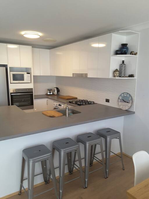 Fully equipped kitchen with washing machine