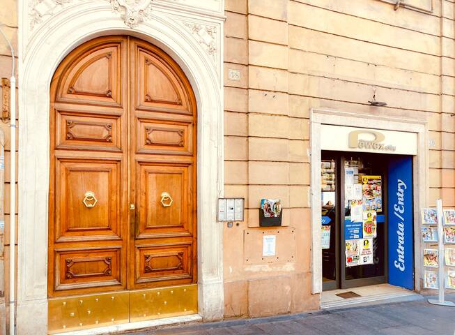 Colosseum Luxury Guest House / Entire Home gallery image 2