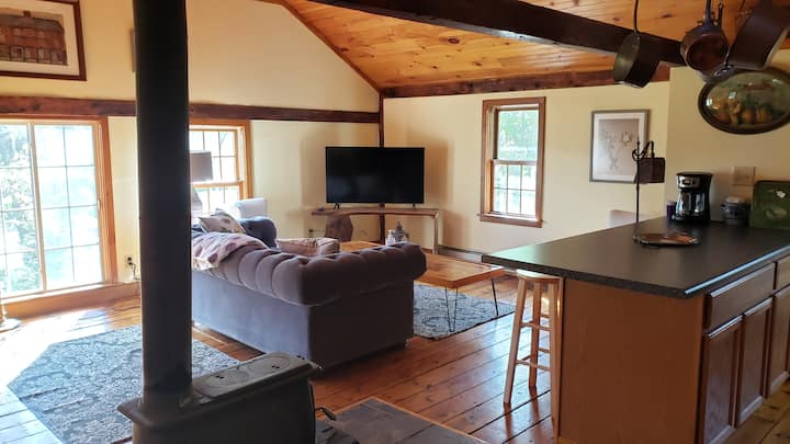 1860's Hudson River Carriage House Loft - Hudson, NY