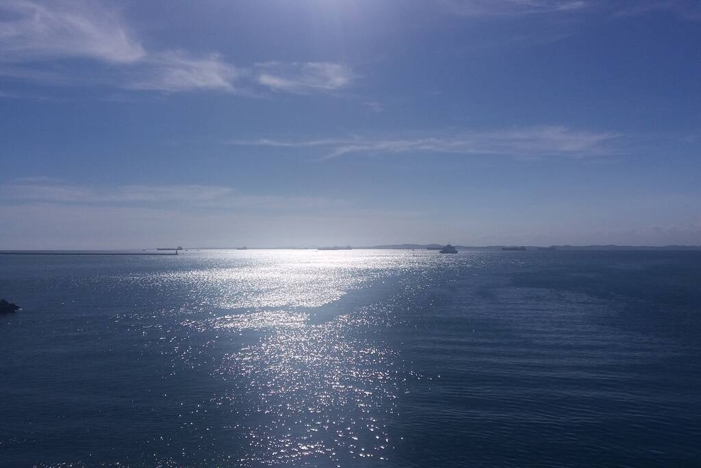 A TRAVESSIA * Neste momento, já no balanço das águas da Bahia de Todos os Santos, os nossos corpos físico emocional e mental vão mudando de estado. Vale experimentar.