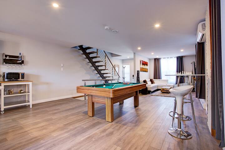 Modern townhouse with rooftop deck 4BR close to DT gallery image 4