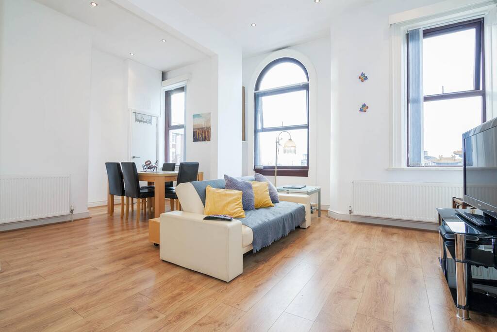 Open plan lounge, dining room and kitchen