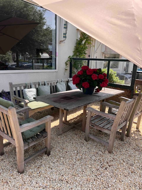 Top performing Airbnb: Roderick’s Beach Living in Noordwijk Zee
