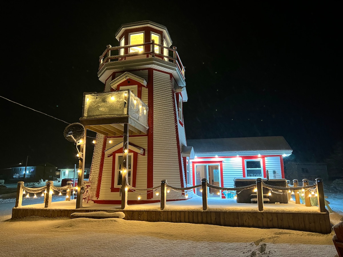 Roy’s Light House Retreat with HOT TUB Lighthouses for Rent in