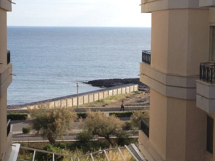 Vista mare dal balcone del soggiorno