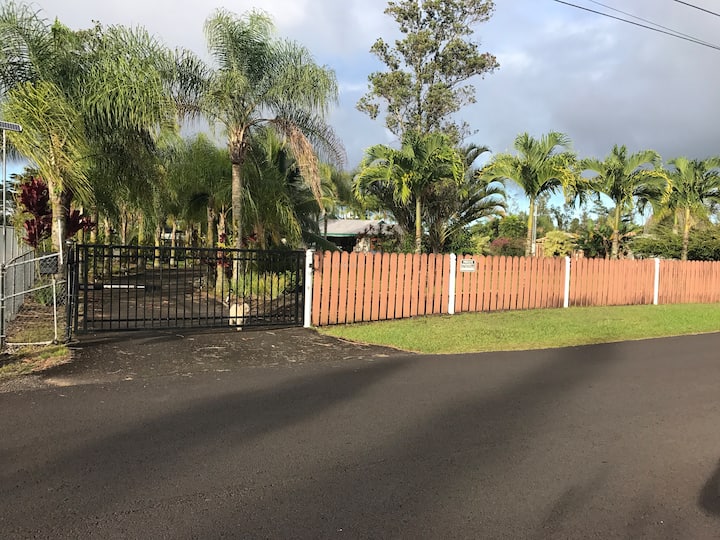 Big Island Hideaway. Aloha Big Island Style. Guesthouses for Rent in