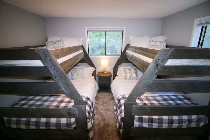 2 bunk beds, like bedroom 1