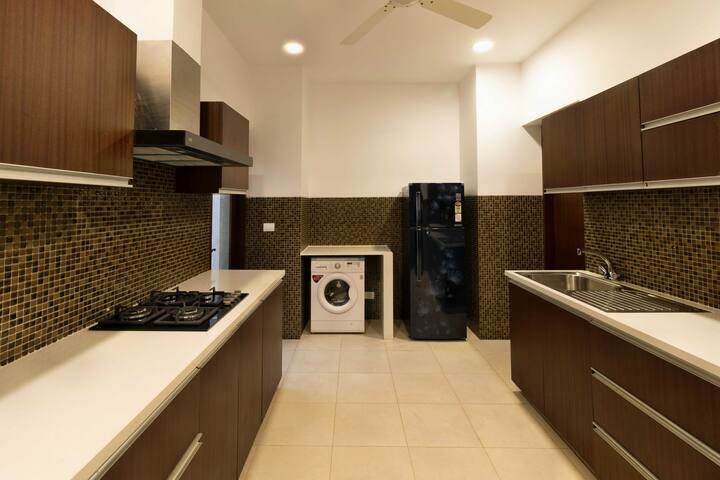 Full kitchen image 1