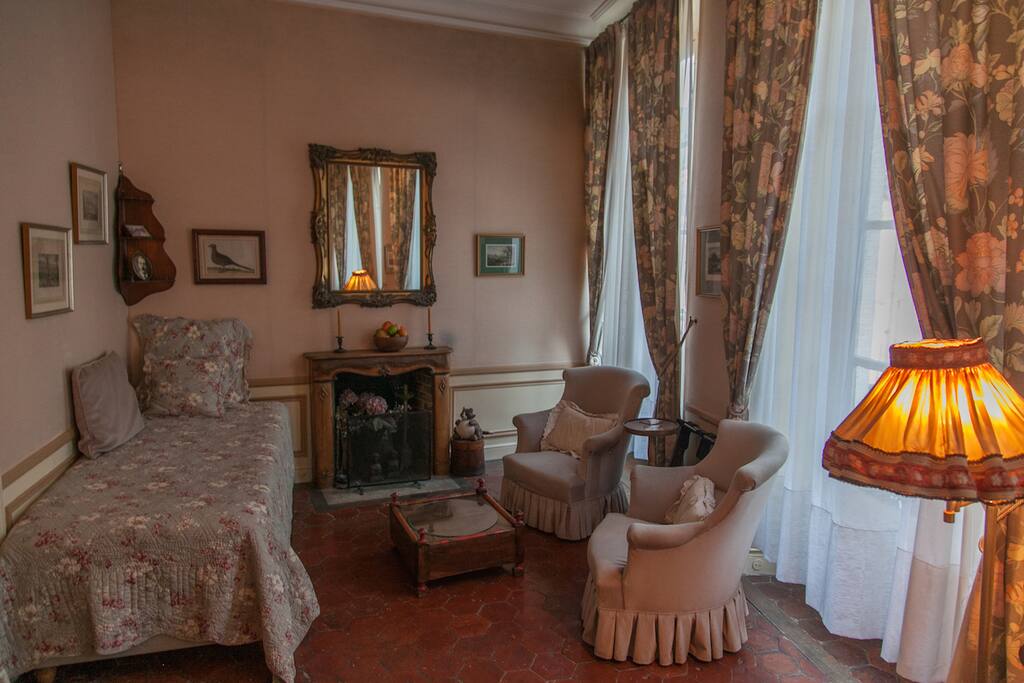 Room 1 with 2 single beds