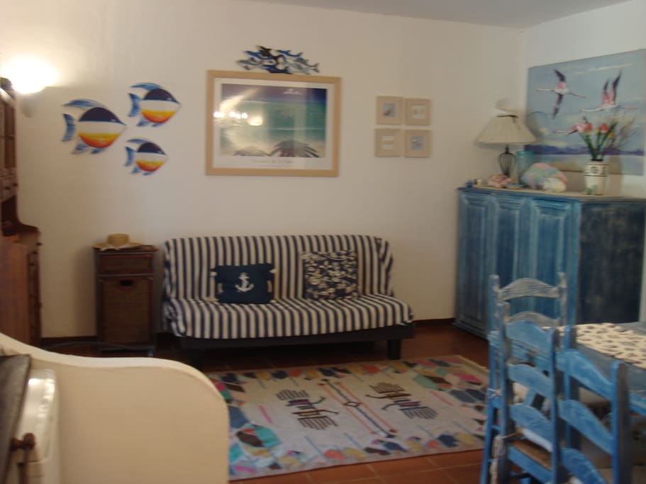 Living room with sofa bed
Soggiorno con divano letto