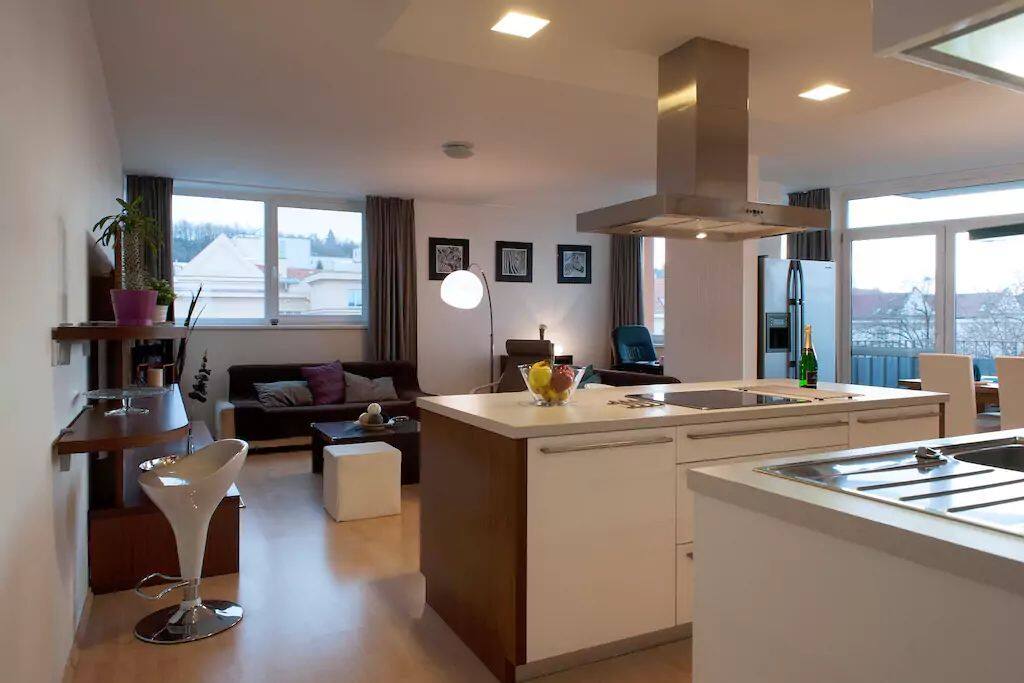 3BR APT WITH TV, AC, PARKING & WiFi NEAR O2 ARENA