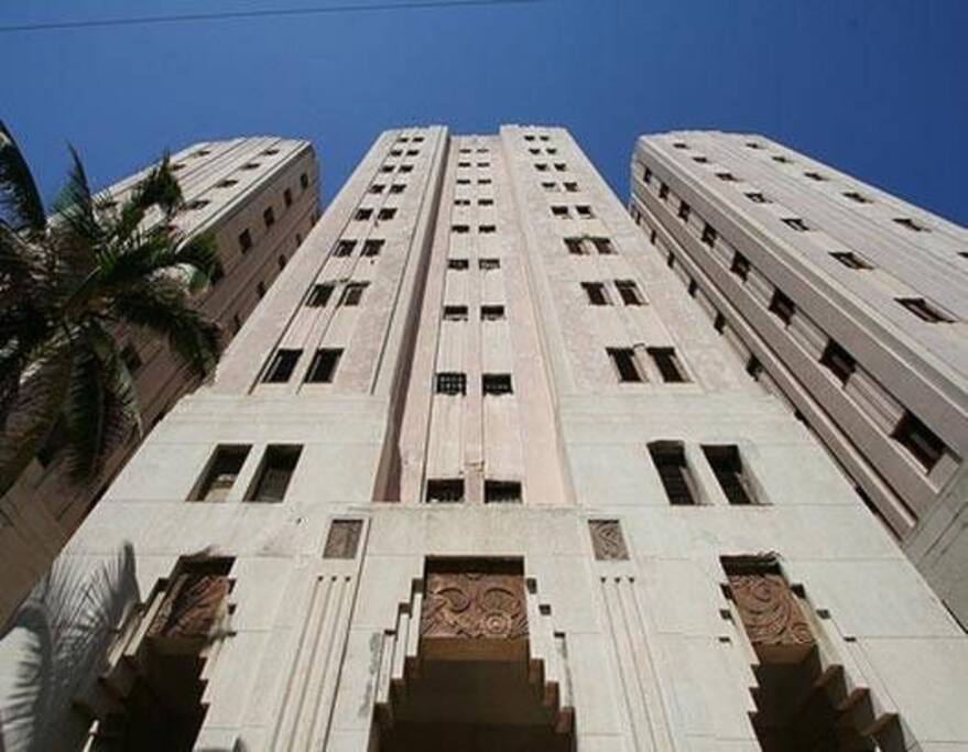 Edificio López Serrano - Entrada