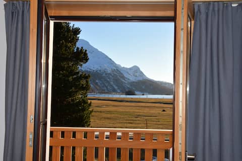 Top Airbnb: Chesa Chaviolas - Obergeschoss in Sils Im Engadin/Segl