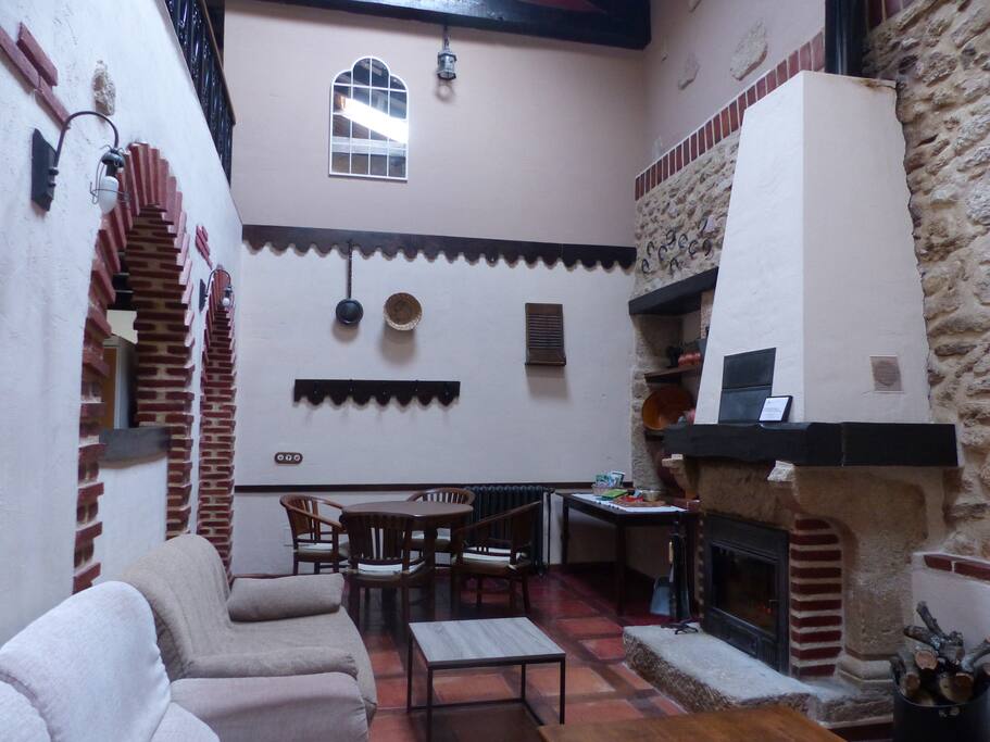 salon con chimenea