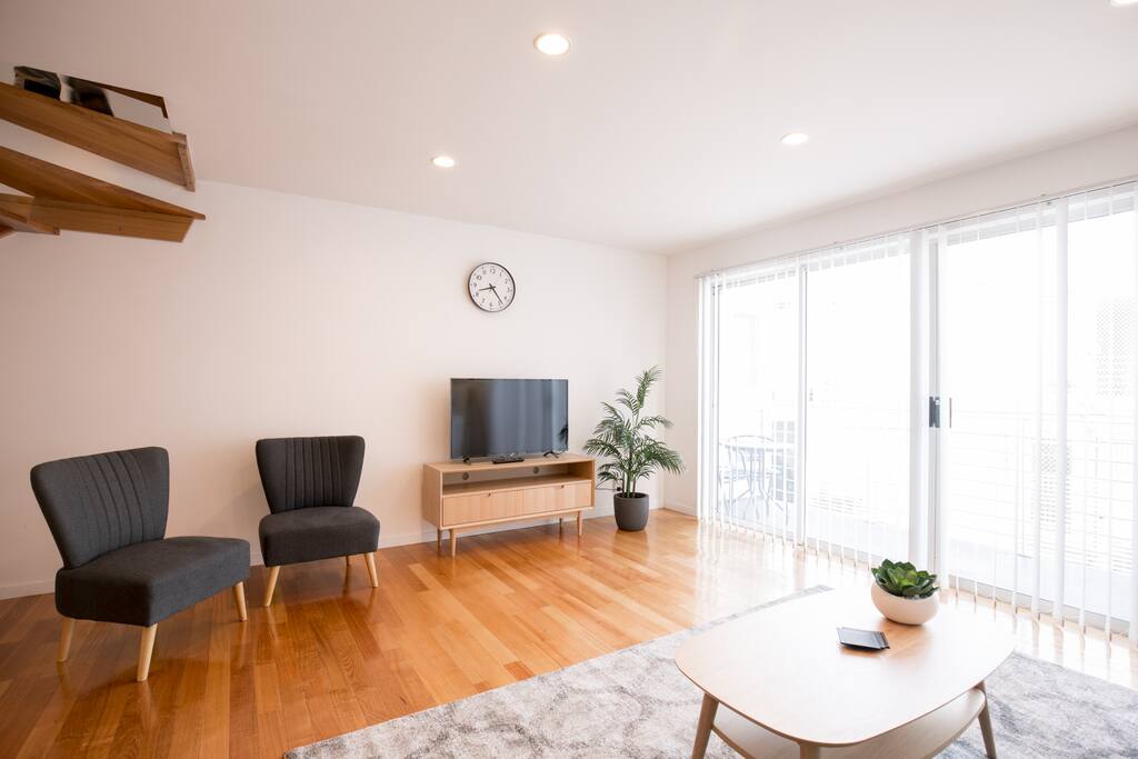 The 2 occasional chairs provide extra seating to enjoy a cup of coffee.